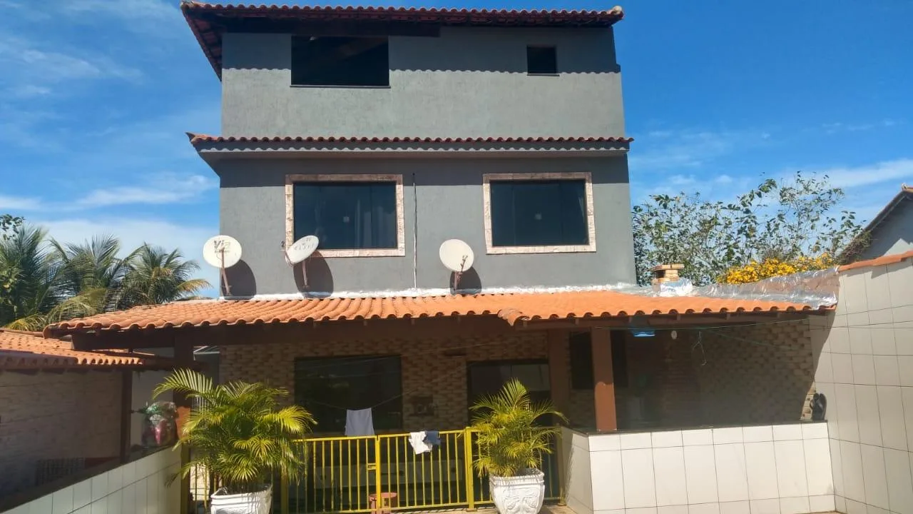 Casa em Condomínio para Venda em São Pedro da Aldeia / RJ no bairro Rua do Fogo