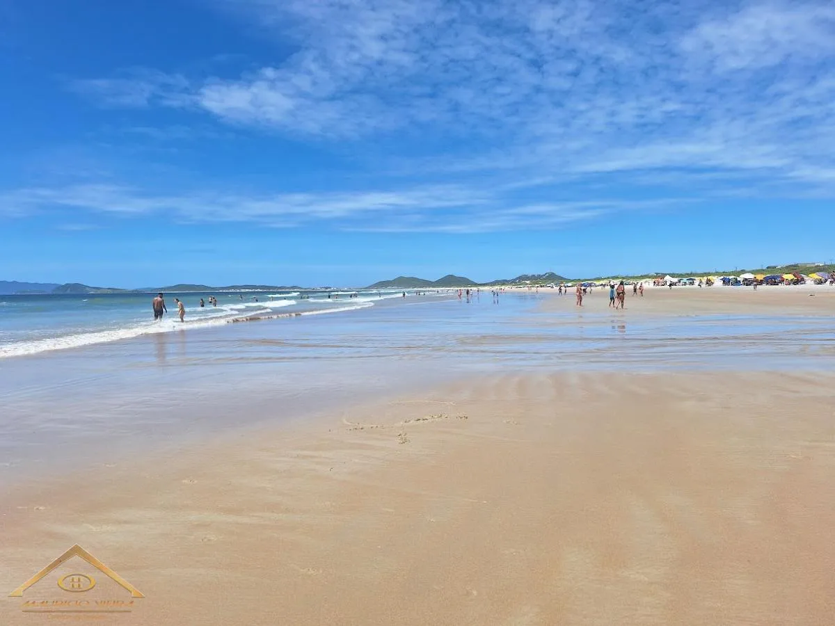Casa em Condomínio para Venda em Cabo Frio / RJ no bairro Peró - imagem 21