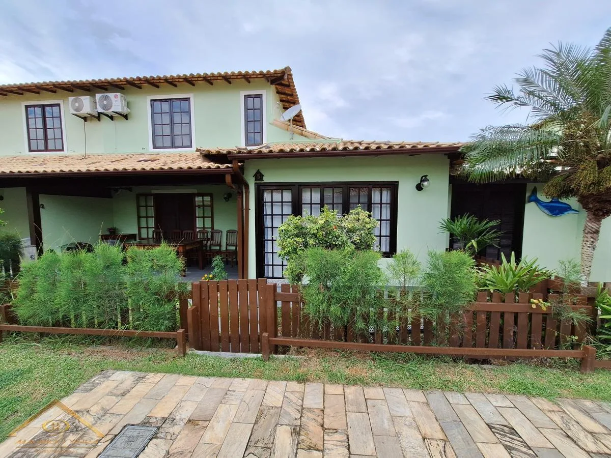 Casa em Condomínio para Venda em Cabo Frio / RJ no bairro Peró