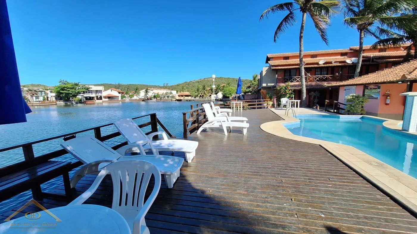 Casa em Condomínio para Venda em Cabo Frio / RJ no bairro Ogiva